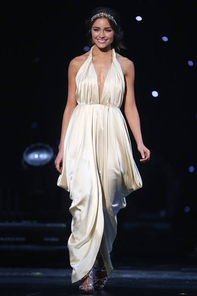 "Tân Hoa hậu không cao nhưng rất đẹp!" - 14