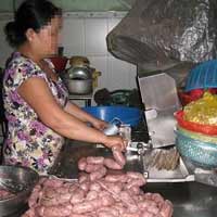 Tin tức trong ngày - Rợn người công nghệ chế biến lạp xưởng bẩn