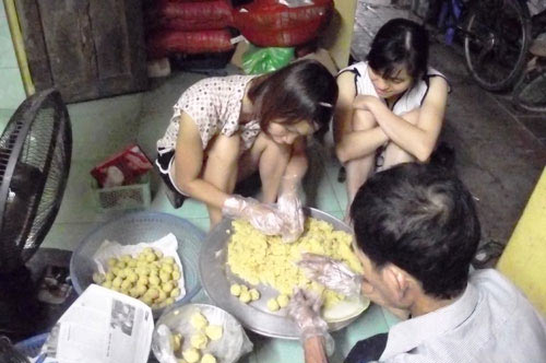 Bánh dày Quán Gánh: Làm nóng, đóng nguội - 3