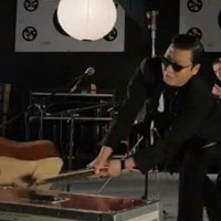Chàng béo Psy "đập vỡ cây đàn"