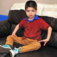 Sức khỏe đời sống - Cậu bé nghiện nhai…thảm chùi chân