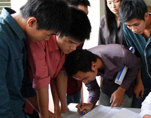 Choáng với phí học lại - 1