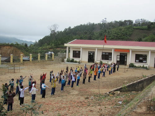 Những người thầy gắn bó với vùng biên - 1