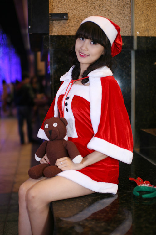 Hot girl Phương Đông xinh tươi trên phố Noel - 15