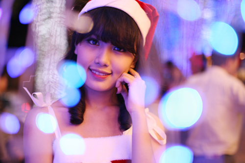 Hot girl Phương Đông xinh tươi trên phố Noel - 3