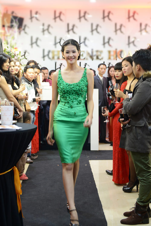 Á hậu Ngọc Oanh “đụng độ” bản sao - 8