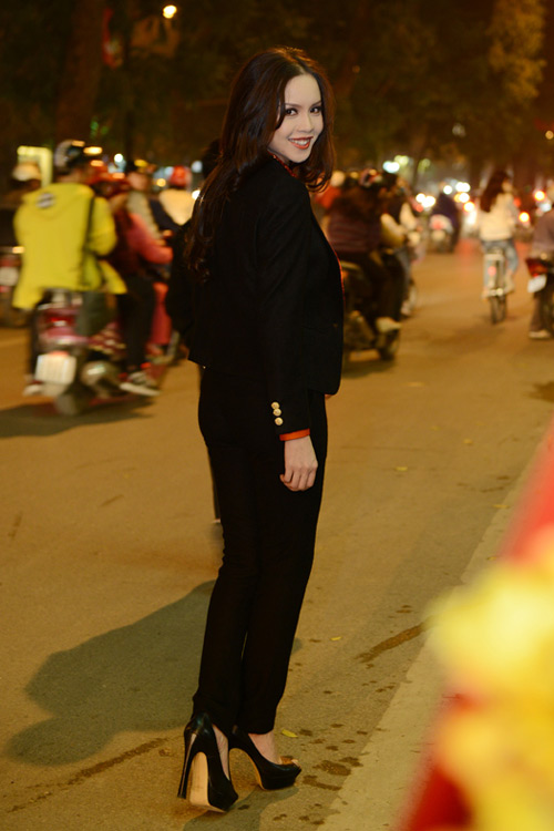 Á hậu Ngọc Oanh “đụng độ” bản sao - 3