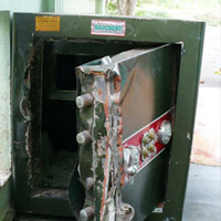 Pháp luật - Trộm đục két trường học, chừa lại 100 triệu