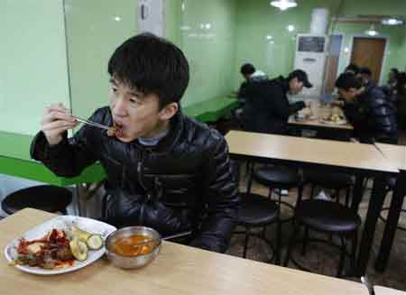 Đột nhập lò luyện thi công chức Hàn Quốc - 9