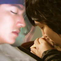 Những nụ hôn lạ nhất màn ảnh Hàn 2012