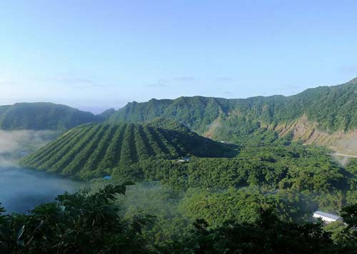 Chiêm ngưỡng 10 miệng núi lửa đặc biệt nhất thế giới - 2