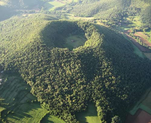 Chiêm ngưỡng 10 miệng núi lửa đặc biệt nhất thế giới - 3