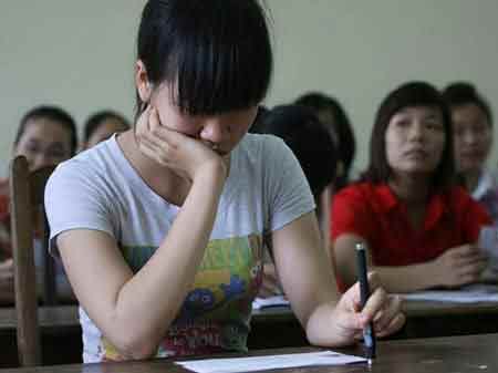 Ai có trách nhiệm cứu bong bóng ĐH"? - 1