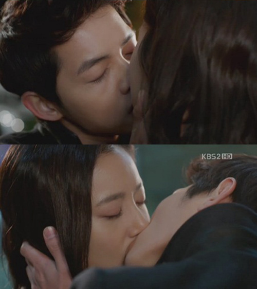 Những nụ hôn lạ nhất màn ảnh Hàn 2012 - 18