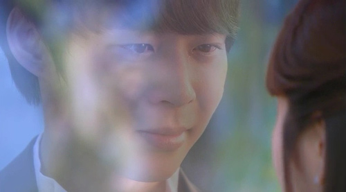 Những nụ hôn lạ nhất màn ảnh Hàn 2012 - 11