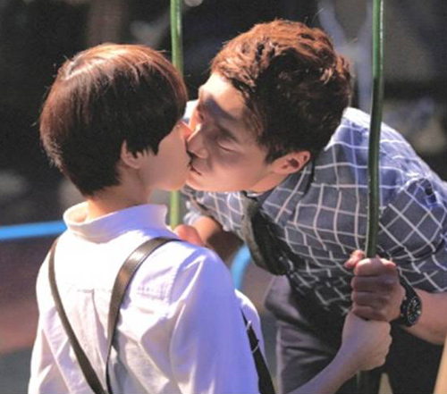 Những nụ hôn lạ nhất màn ảnh Hàn 2012 - 14