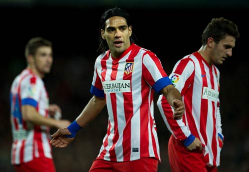 Chiếc giày vàng: Ibra đấu Messi - 2