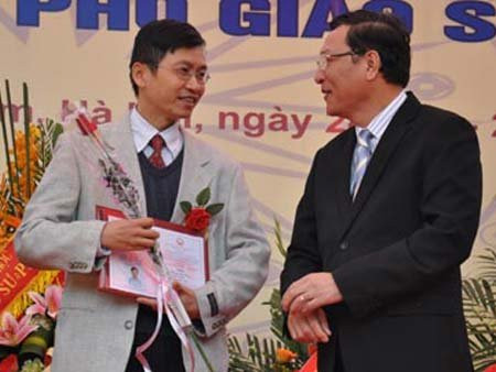 Mỗi năm VN có thêm 53 Giáo sư, 495 Phó Giáo sư - 1