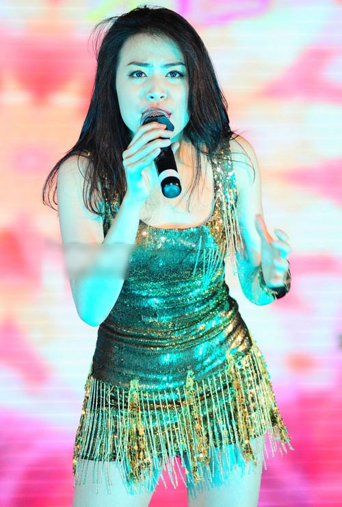 Hoàng Thùy Linh và lý do cho sự bốc lửa - 5