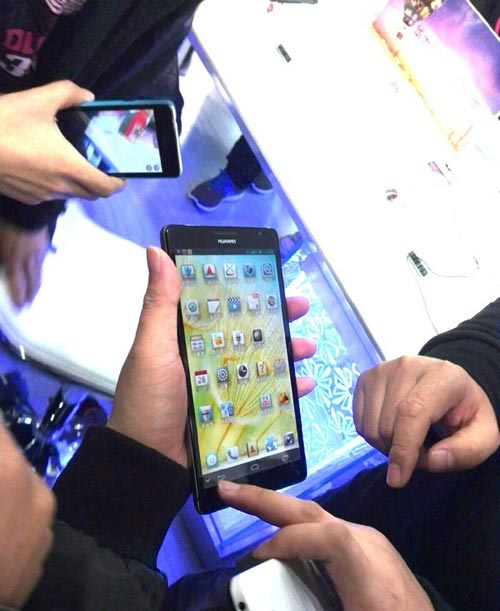 Mate Ascend màn hình 6.1 inch lộ diện - 1