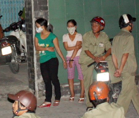 “Hoa tàn” làm nghề đứng đường - 3