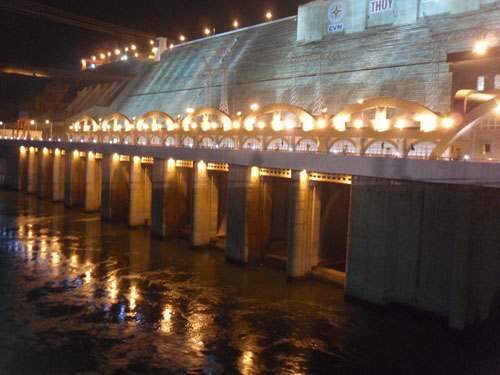 Thêm thủy điện Sơn La, sẽ hết cắt điện? - 2