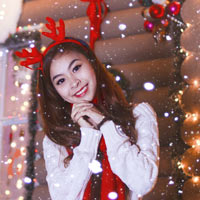 Bạn trẻ - Cuộc sống - Thiếu nữ xinh đẹp "sưởi ấm" đêm noel