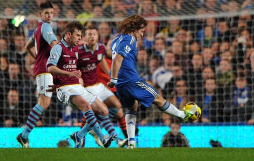 Chelsea-Luiz: Giải pháp cho hàng tiền vệ - 2