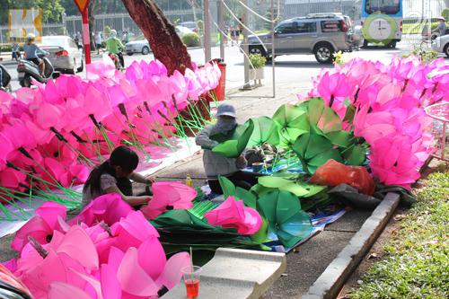 Hà Nội, TP.HCM rực rỡ đón năm mới - 7