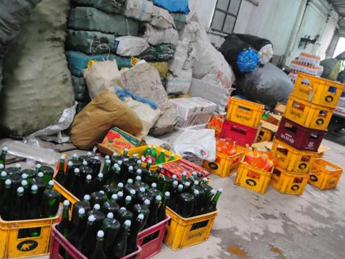 Hoảng hồn: Sản xuất rượu Sâm panh từ cồn - 3