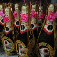 Tin tức trong ngày - Hoảng hồn: Sản xuất rượu Sâm panh từ cồn