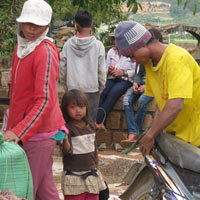 Tin tức trong ngày - Lạ lùng tục trả nợ bằng một đêm "mây mưa"