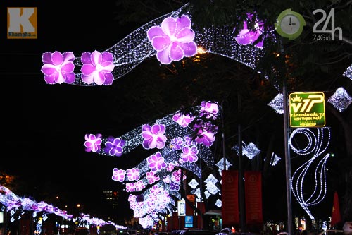 Hà Nội, TP.HCM rực rỡ đón năm mới - 2