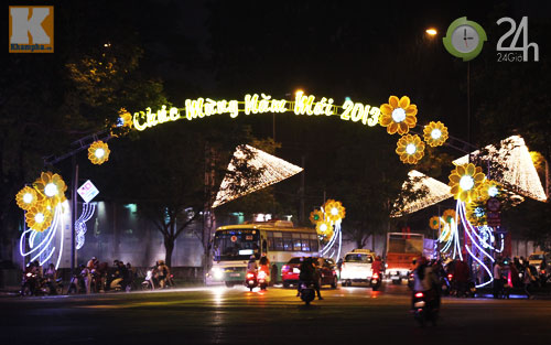 Hà Nội, TP.HCM rực rỡ đón năm mới - 3