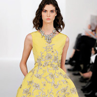 Xu hướng thời trang - Chào đông ngọt như Oscar de la Renta