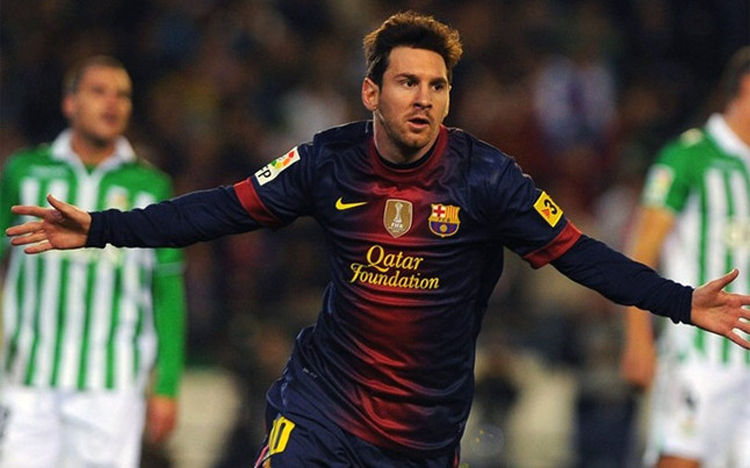 Khoảng khắc Messi phá vỡ kỷ lục ghi 85 bàn trong 1 năm dương lịch của huyền thoại Muller đã tồn tại suốt 40 năm.