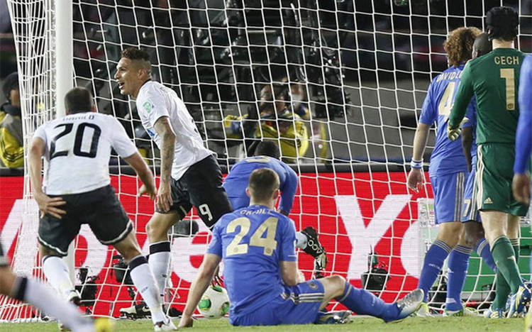Các cầu thủ Corinthians vượt qua Chelsea tại trận chung kết FIFA Club World Cup 2012.