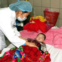 Sức khỏe đời sống - Sốc bé trai 16 tháng tuổi ngộ độc heroin