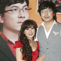  - "Giáo sư Xoay" công khai vợ sắp cưới