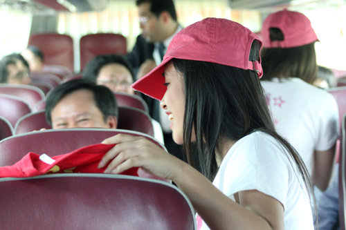 Thí sinh Miss Teen đi bán hàng rong - 8