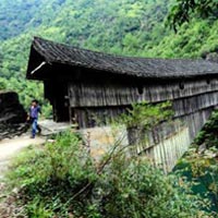 Phi thường - kỳ quặc - Cầu gỗ nghìn năm tuổi kiên cố lạ thường