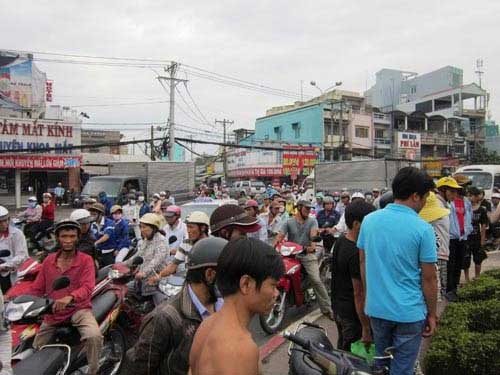 Sững sờ với thanh niên “khỏa thân” giữa phố - 3