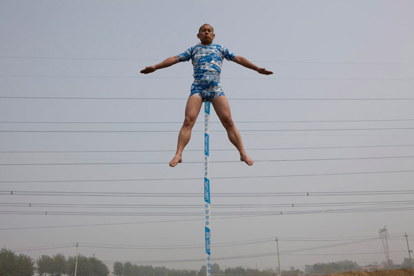 Người "bay" lơ lửng giữa trời - 3