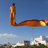 Phi thường - kỳ quặc - Người "bay" lơ lửng giữa trời