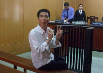 Những vụ sát nhân "tung chiêu" tại tòa - 4