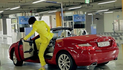 Mercedes SLK 200 thơm lây vì Gangnam Style - 1