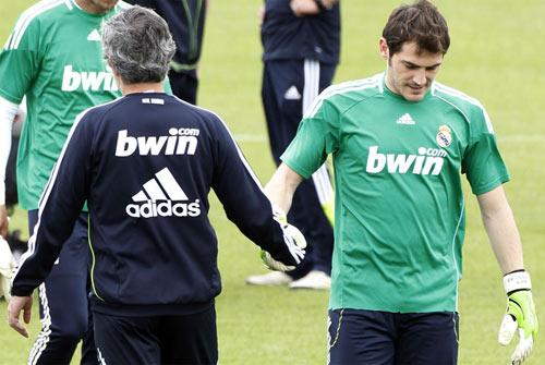 Mou sẽ “ba mặt một lời” với Casillas - 1