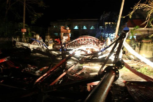 Đưa thi thể khỏi hiện trường sập cột phát sóng - 2