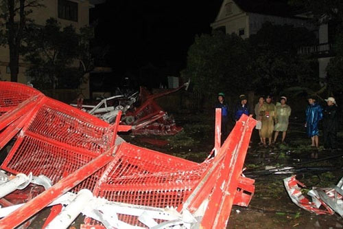 Đưa thi thể khỏi hiện trường sập cột phát sóng - 5