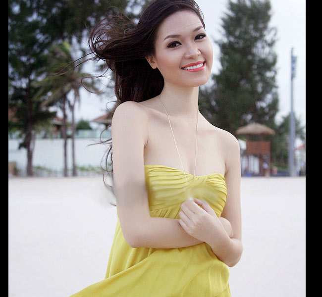 Cô đoạt vương miện Hoa hậu Việt Nam vào năm 2008.
